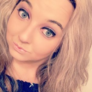 Meet your Posher, Eva